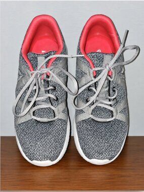 Reebok Women’s Gray & Hot Pink Athletic Sneakers – Size 9.5